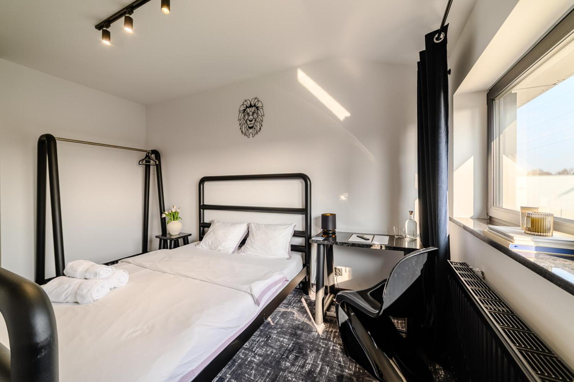 Golden Lion House Bed&Breakfast Румя Экстерьер фото