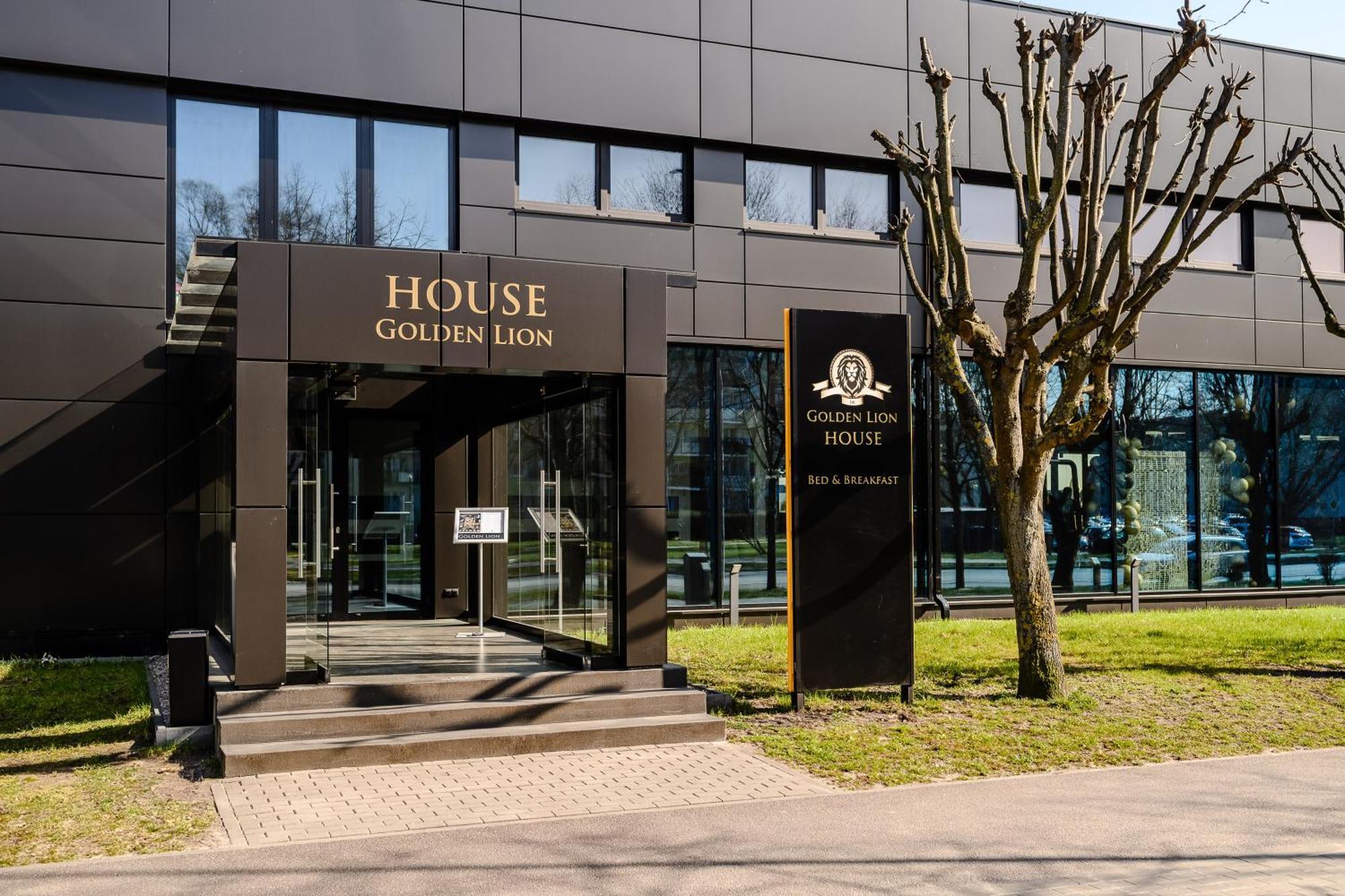 Golden Lion House Bed&Breakfast Румя Экстерьер фото